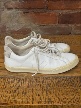 Veja Esplar Leather Sneakers White Grey Suede Heel Stitched V Logo EU 39 US 8